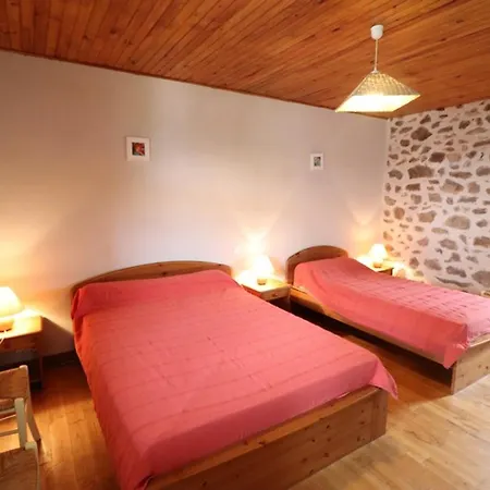 Holiday home Maison De Charme Renovee Avec Jardin, Proche Du Lot Et Des Monts Du Cantal, Ideale Pour Activites Nature - Fr-1-742-72 Parlan